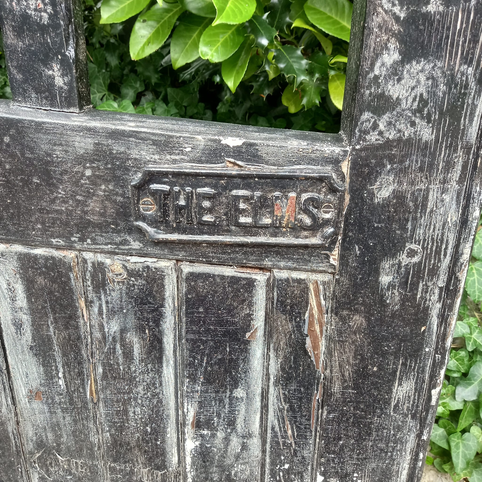 The_Elms_gate.jpg