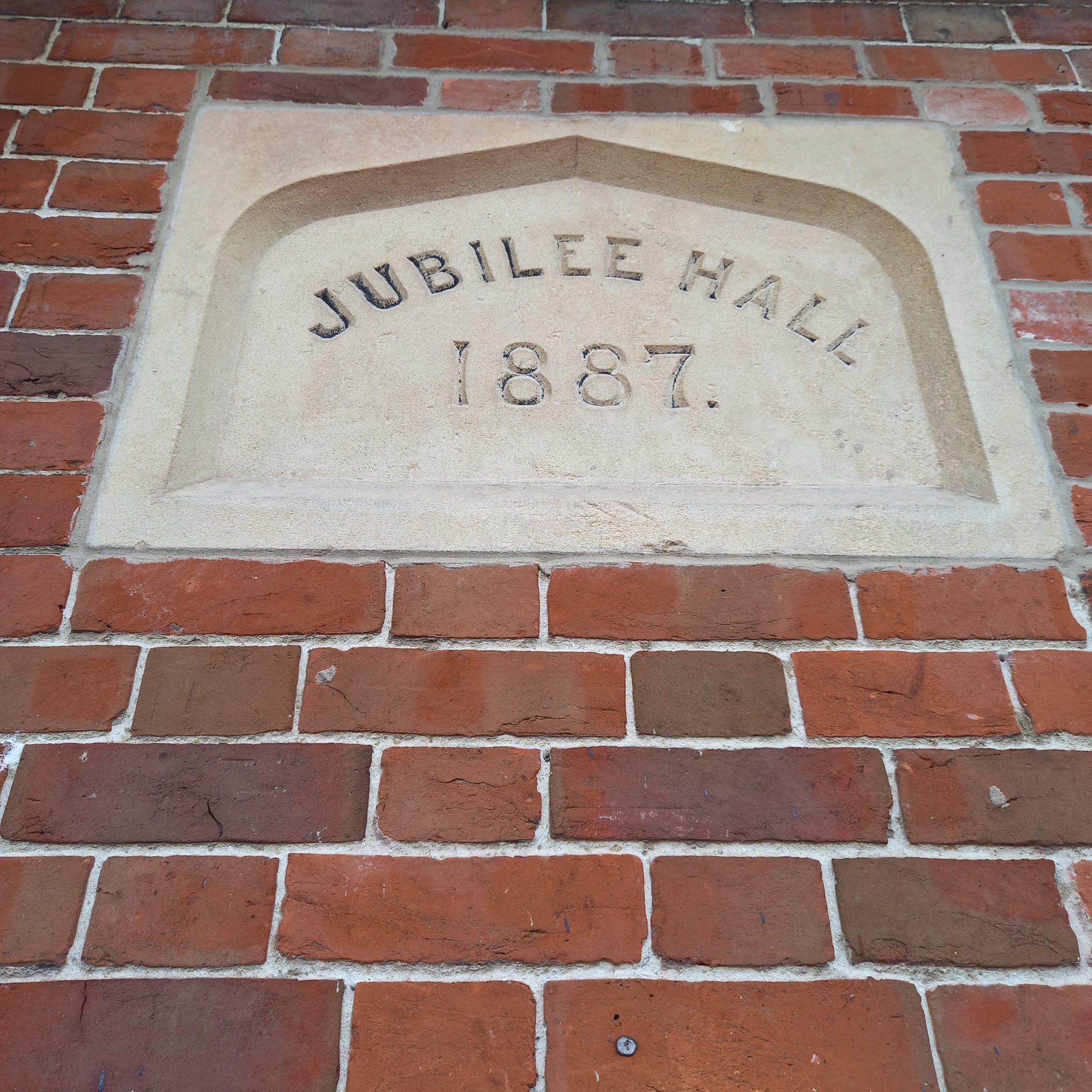 Date_plaques_at_The_Jubilee_Hall_2.jpg